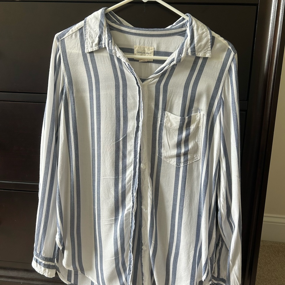 American Eagle Outfitters Blue and White Casual Button Down Shirt